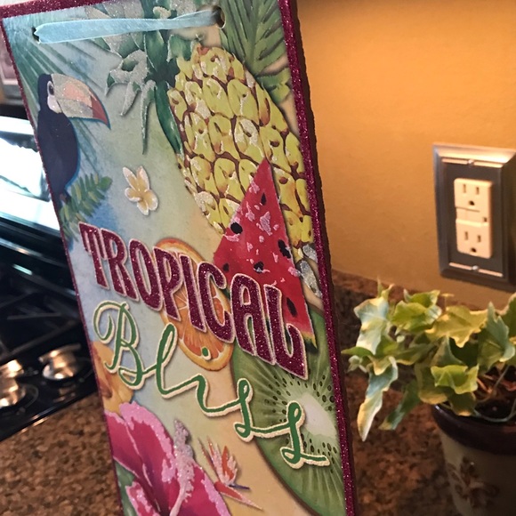 Tiki bar themed tropical decor. Party Decorations - Picture 3 of 5